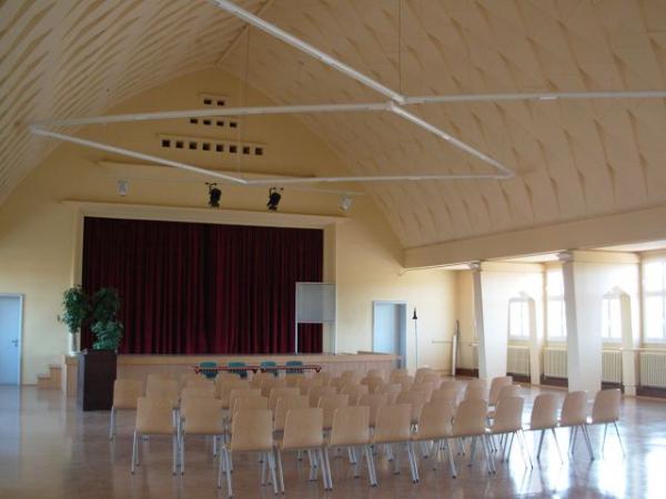 Turnhalle und Aula